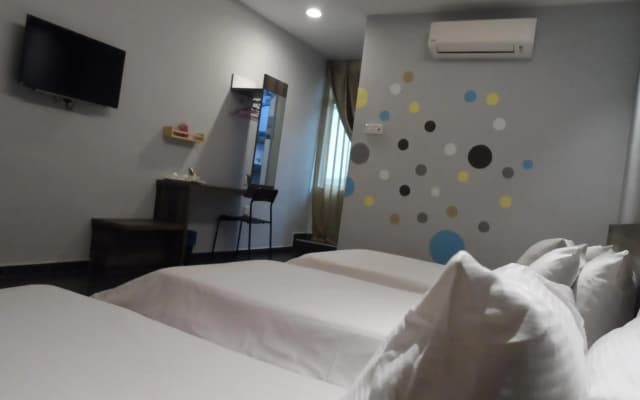 JS Hotel - photo 4