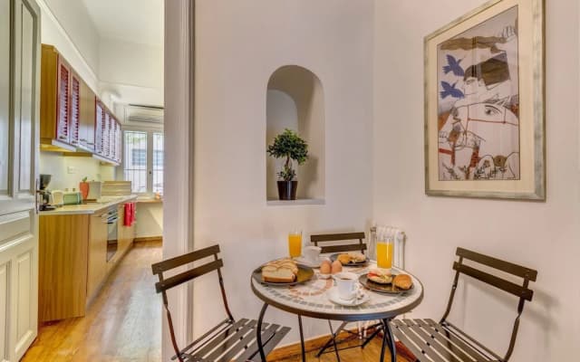 Neoclassical apartment next to Acropolis - photo 3