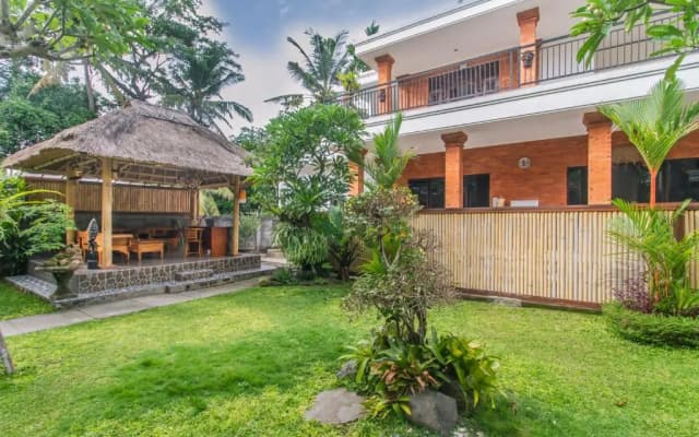 Ratna Guest House - photo 2