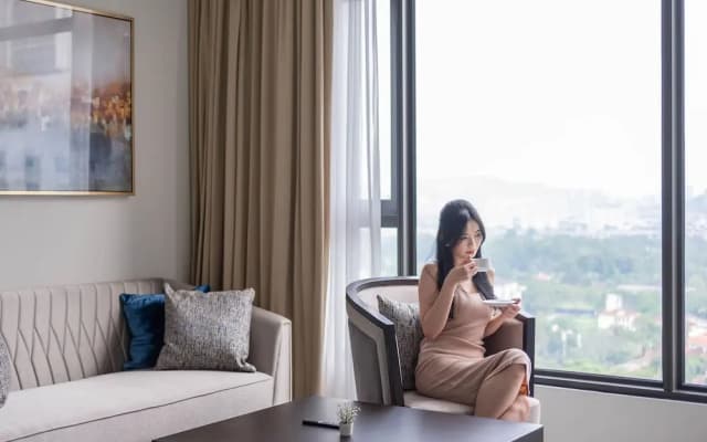 Pavilion Embassy Suites KL by Perfect Host - photo 3