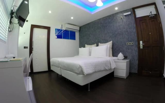 Airport Beach Hotel - photo 3