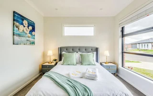 StayAU Charming 4BR Retreat Wyndham Vale - photo 4