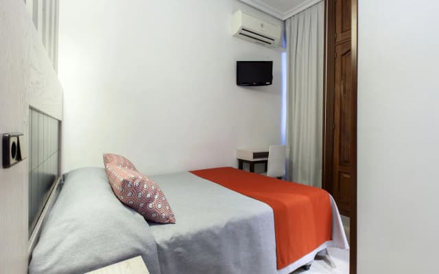Hostal Castilla I - Atocha - photo 2