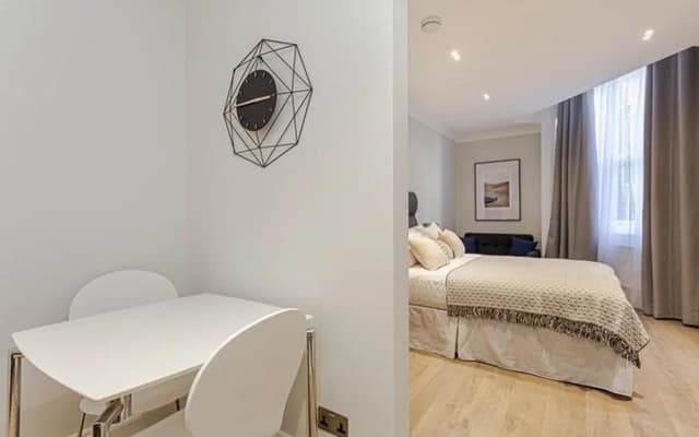 Alexander Apartments - photo 3