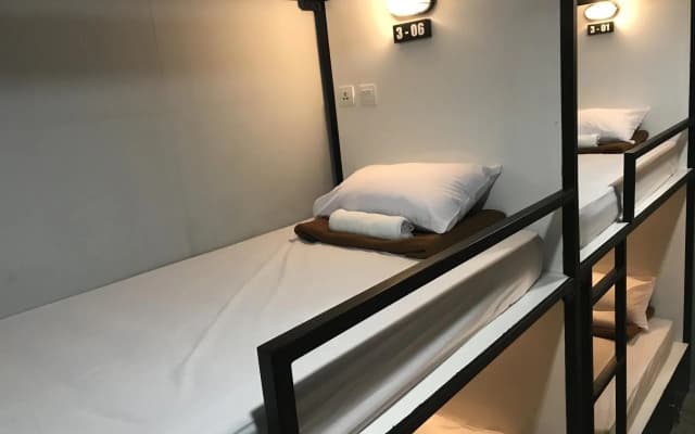 Nine Dollar Hostel - photo 4