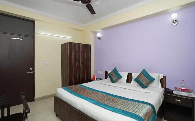OYO 8462 Hotel Galaxy - photo 3
