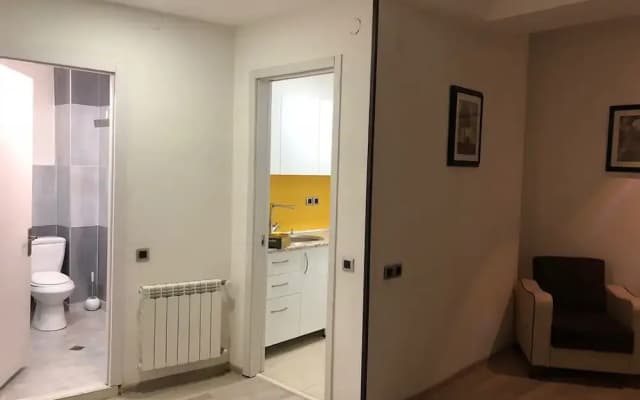 Green Queen Hotel - photo 4