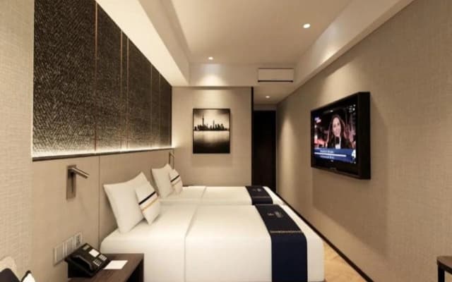 Fieris Hotel Rawamangun - photo 4