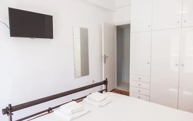 Beautiful new decorated apt in Athens - photo 5