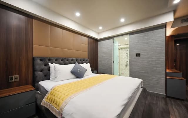 The Moon 1 Hotel - photo 5