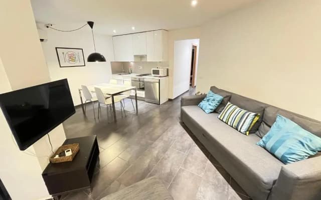 Gorgeous Apartment In Downtown - photo 3