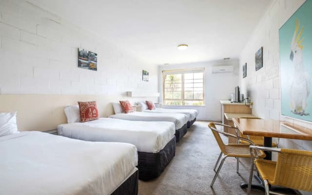 The Mulgrave Motel - photo 4