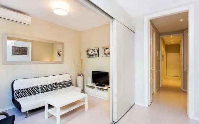 Trendy 3 Bedroom Flat in Central Area - photo 4
