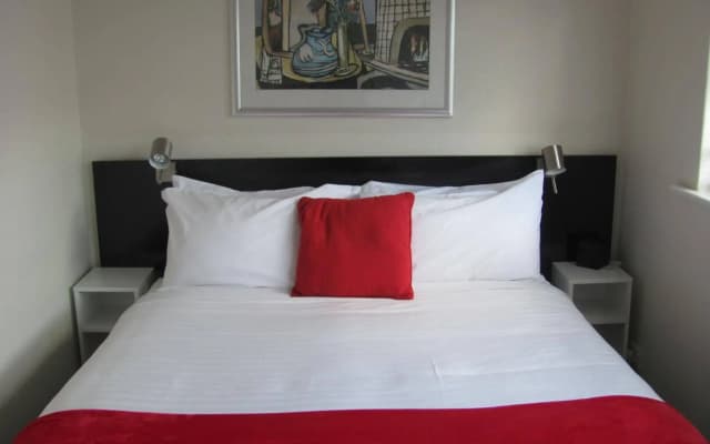 Apartments on Flemington - photo 2