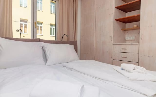 Beautiful 2-bedroom apartment near Schönbrunn - photo 2