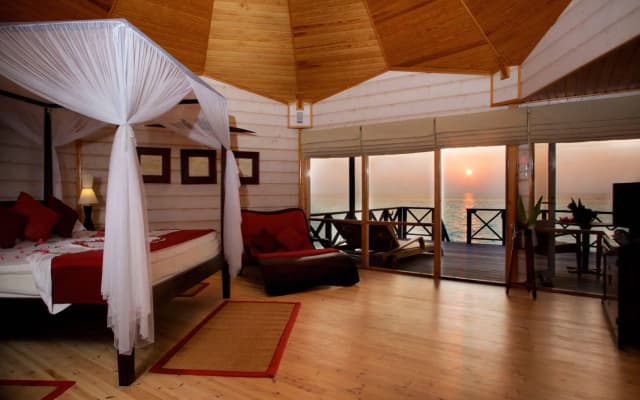 Komandoo Maldives Island Resort - photo 4