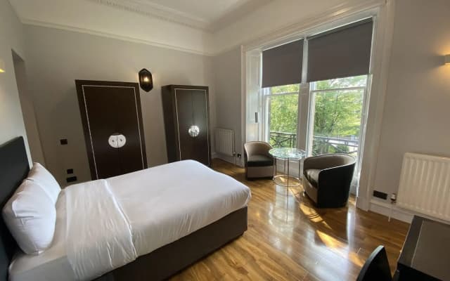 No 6 West Coates - photo 4