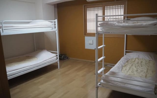 HOLIDAY VIEW INN - Hostel - photo 4