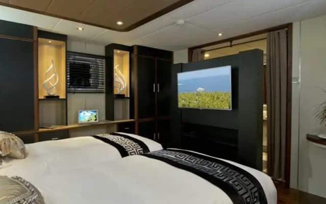 Maldives Crown - photo 2