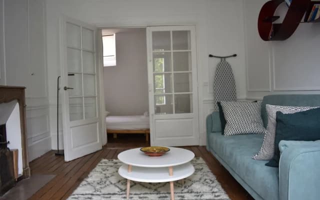 2 Bedroom Flat on Quai de Valmy - photo 2