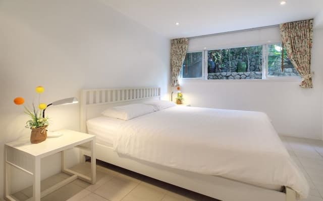 Spacious 5-Bedroom Surin Beach Villa - photo 4