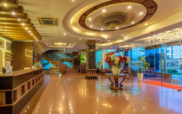 Golden Sea Hotel - photo 2