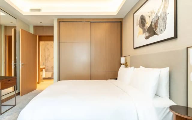 Luxury StayCation - Modern Comfort: 3-BR at The Address Opera - photo 2