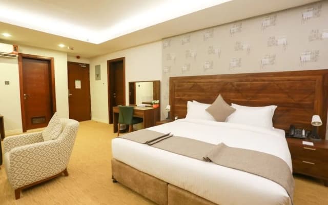 Oyyo Plaza Hotel - photo 4