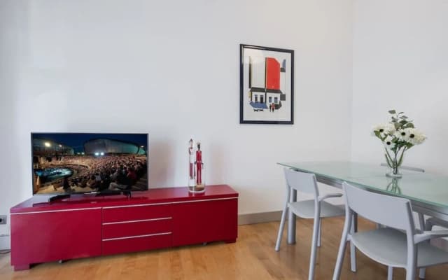 Modern & Elegant2 Bedroom Flat in Great Location - photo 2