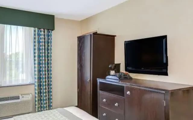 Hillcrest Hotel Near JFK Airtrain - photo 5