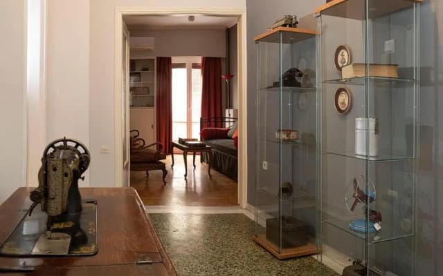 Vintage Apartment next to Acropolis Museum - photo 2