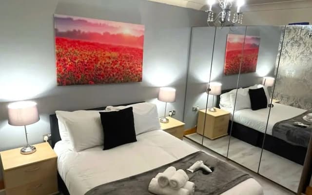Spacious 4BR Edinburgh Home Free Parking - photo 2