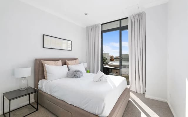 Darling Harbour Penthouse Views & Hot Tub - photo 2