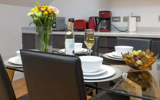 Boutique Tower Bridge Apartment - photo 2