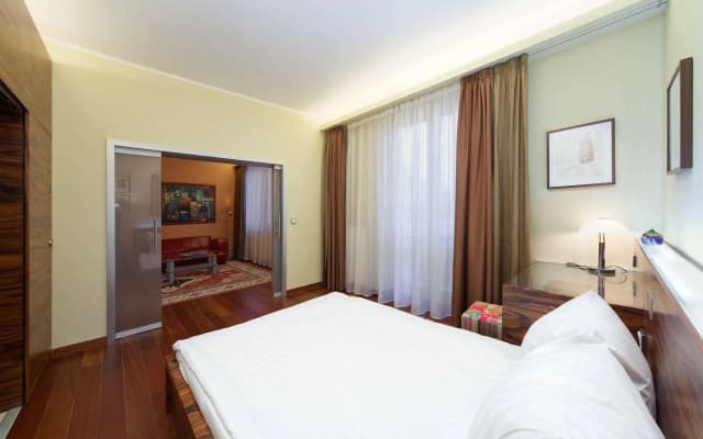 Merchant's Avenue Hotel - photo 3