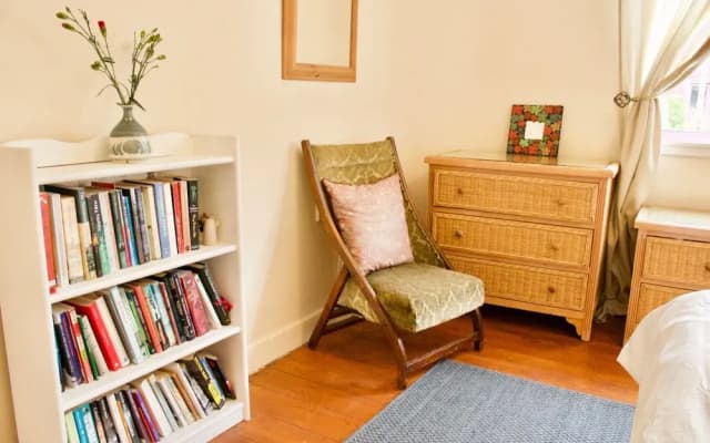 1 Bedroom Private Garden Flat - photo 2