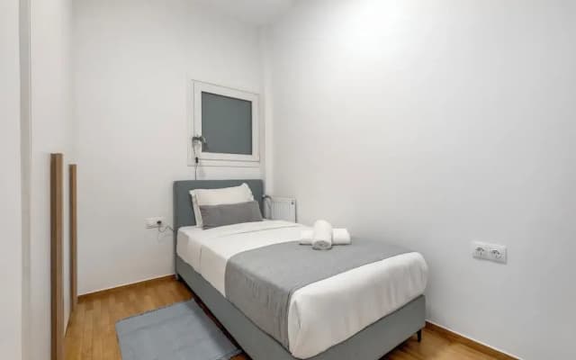 Cozyopolis - Timeless 3-BR in Athens - photo 3