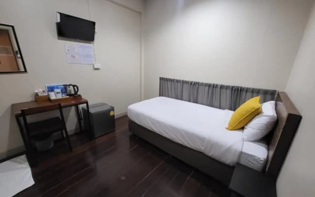Achcha Hotel - Itsaraphap Mrt Station - Wat Arun - photo 4
