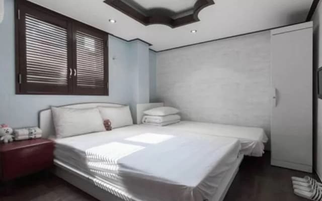 Red Panda Hotel - photo 4