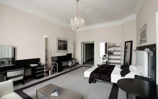 Old Town Square Hotel - photo 4