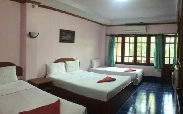 Coconut House Chaweng Hostel - photo 2