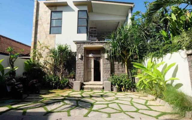 Pulasari Homestay & Villa - photo 4