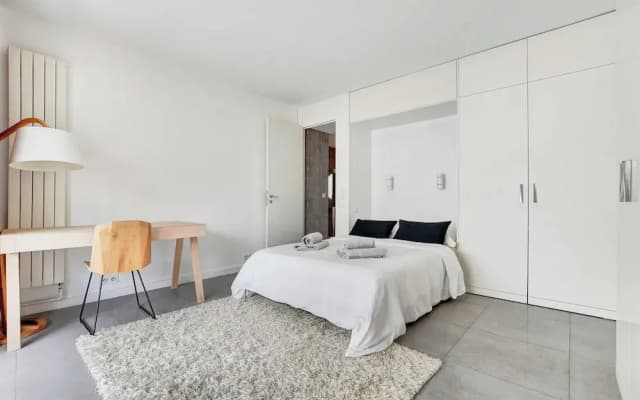 Exceptional 3bdr/6p apt - View of the Eiffel Tower - photo 4