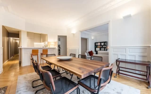 Four Saint Germain - Elegant Spacious 3 BDR Apartment in the Heart of Saint Germain - photo 5