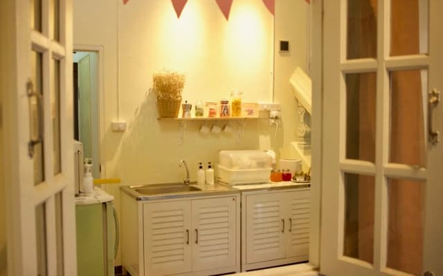 Arch riverside hostel - photo 4
