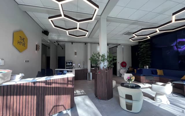 The Hyve Capsule hostel Amsterdam - photo 2