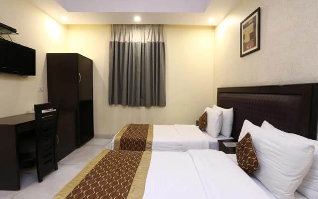 Hotel Rupam Kingston Park - photo 4