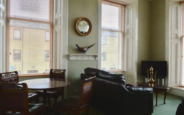 Period Flat With Parking & Arthurs Seat Views - photo 5