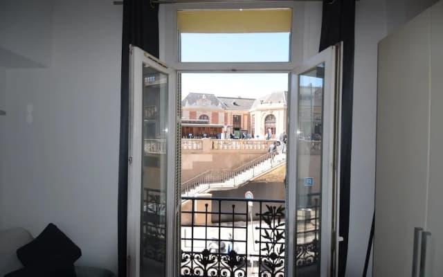 Studio in front of main train station in Nice near tramway - photo 4