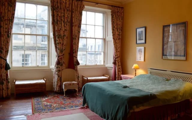 Central Edinburgh New Town Flat - photo 4